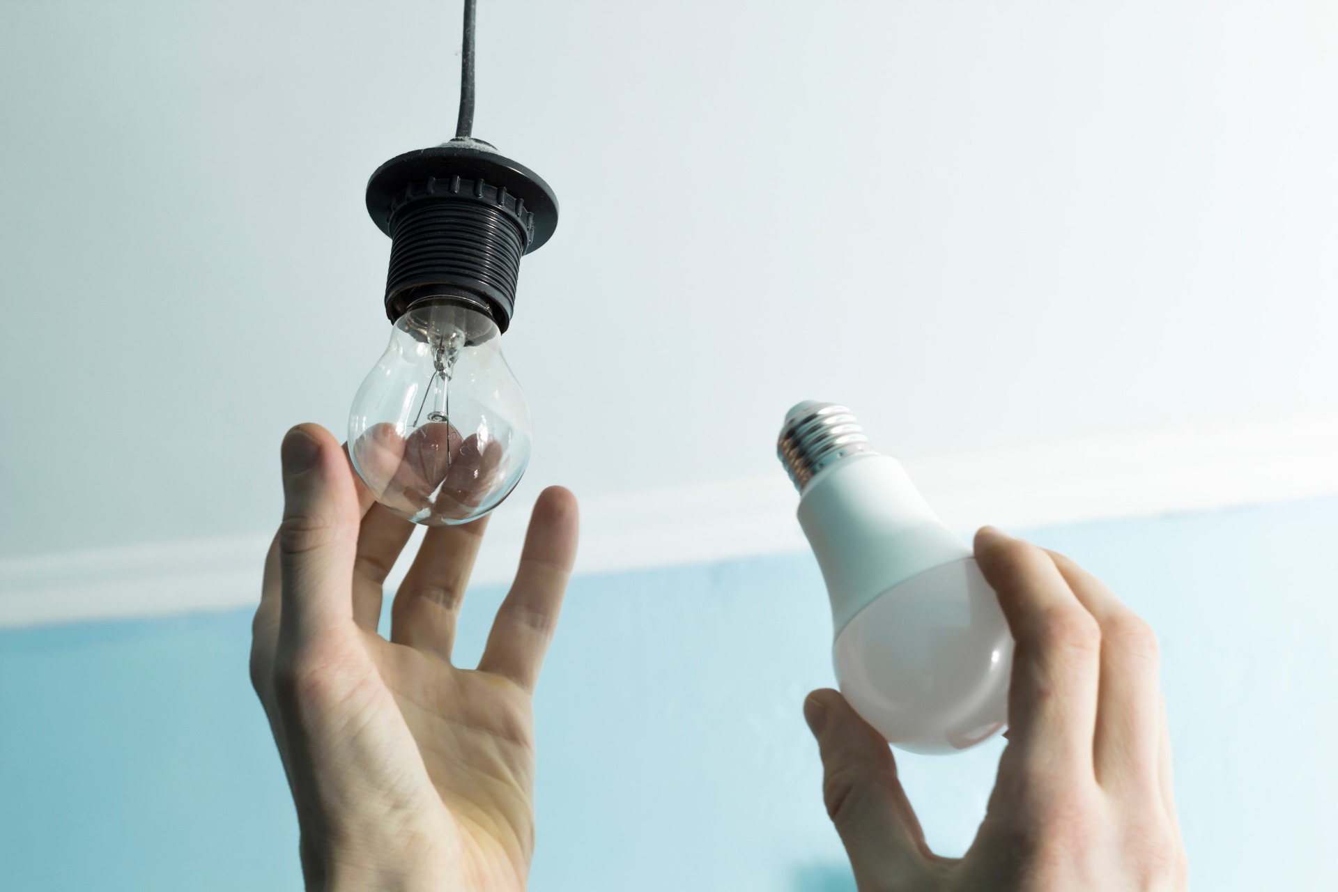 LEDへの切り替え工事 | 大阪の電気工事ならAoi電工